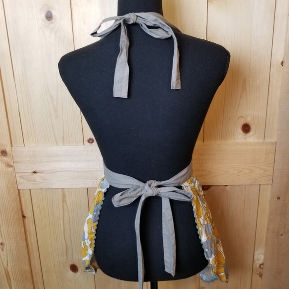 Simply Envogue Cotton Floral Ruffle Neck Tie Back Pocketed Apron - Picture 6 of 8